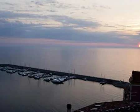 아파트 Seaview Stella Maris 아그로폴리